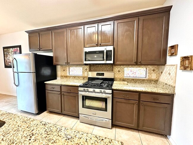 Building Photo - 9813 Sandhill Dr