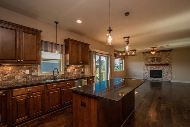 Building Photo - Executive Rental