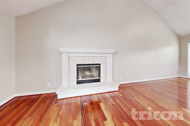 Building Photo - 16033 S Ocheltree St
