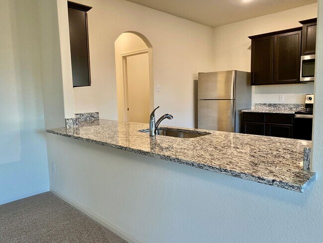 Foto del edificio - Experience Luxury Living: 4 Beds, 2.5 Bath...