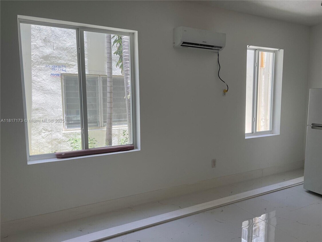 Foto principal - 7920 Harding Ave