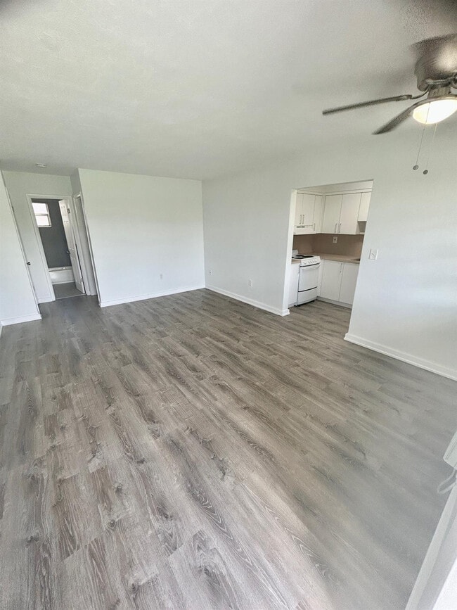 Foto del edificio - 7624 Pembroke Rd