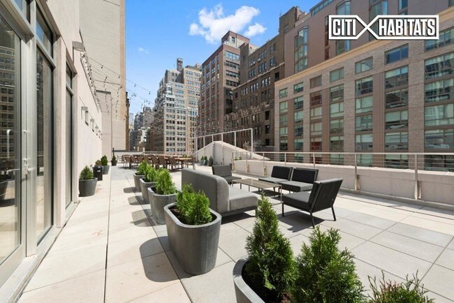 Foto del edificio - 321 W 37th St