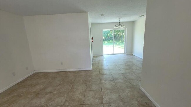 Building Photo - 1190 Pine Valley Ln