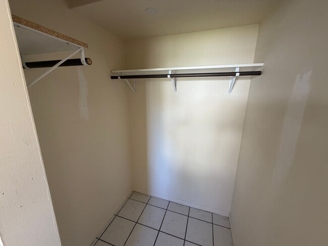 Building Photo - 42 Waikalani Pl