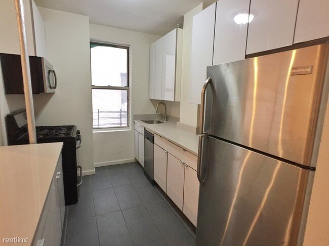 Building Photo - 412 W 129th St