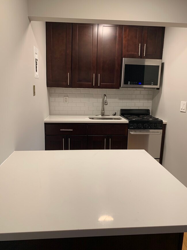 Foto del edificio - 810 Bloomfield Ave