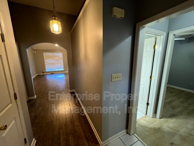 Building Photo - 6986 Parkbrook Ln