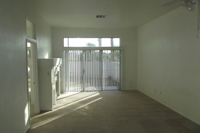 Building Photo - North Las Vegas 2 bedroom Townhouse