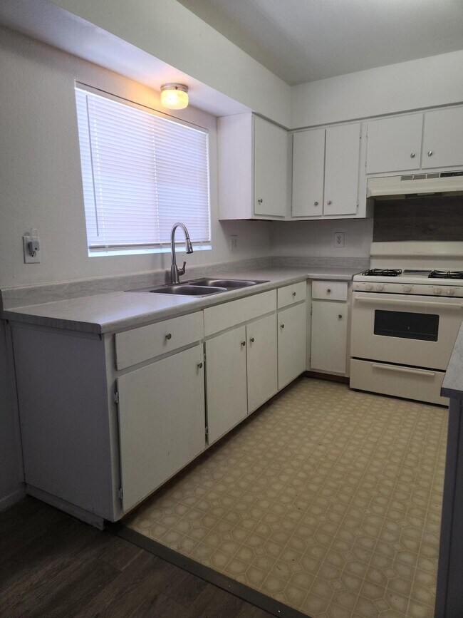 Foto del edificio - 1212 Chelwood Park Blvd NE