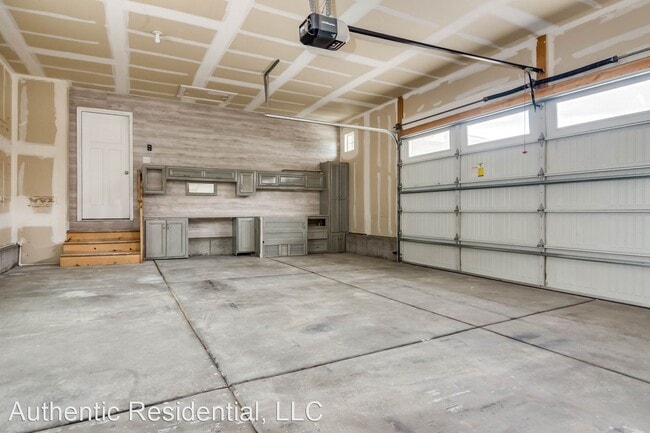 Building Photo - 5 br, 3 bath House - 526 W Granite Cir