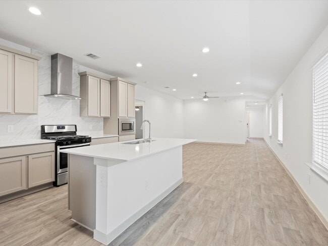 Building Photo - 12733 Ermine St