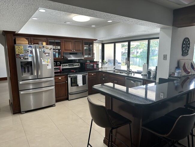 Building Photo - 10404 NW 5th Mnr