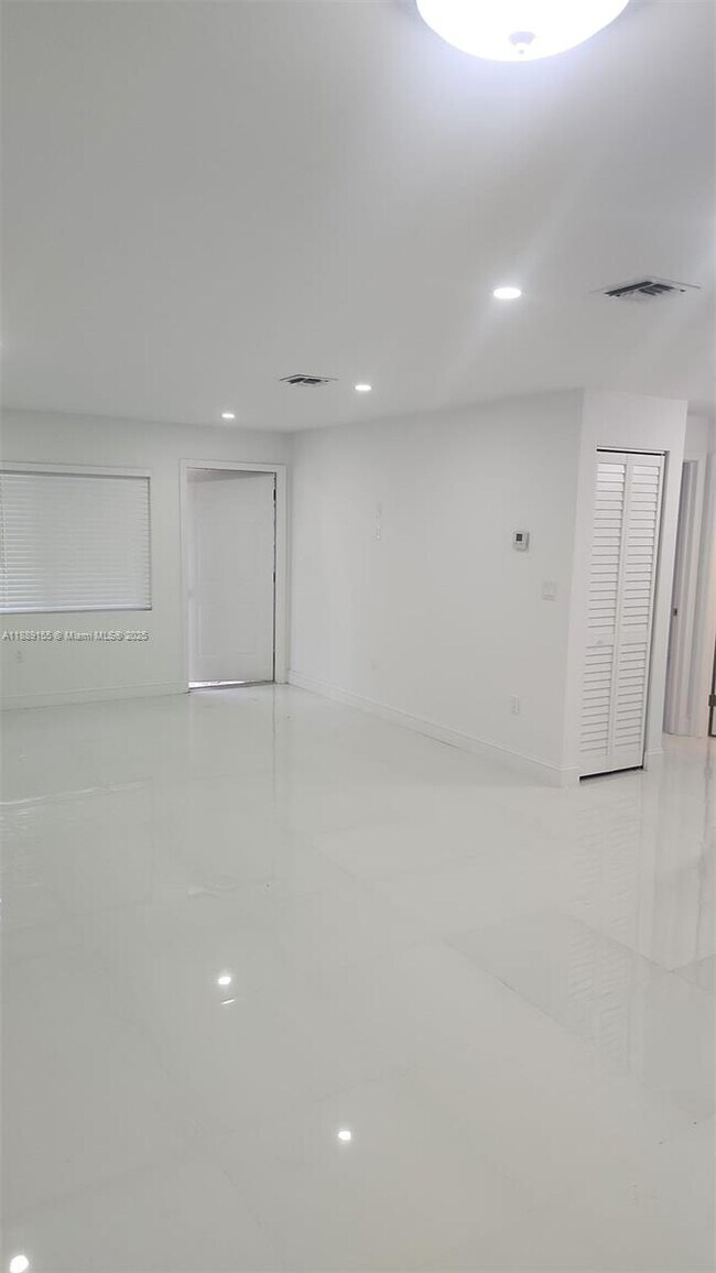 Foto del edificio - 5300 NW 25th St