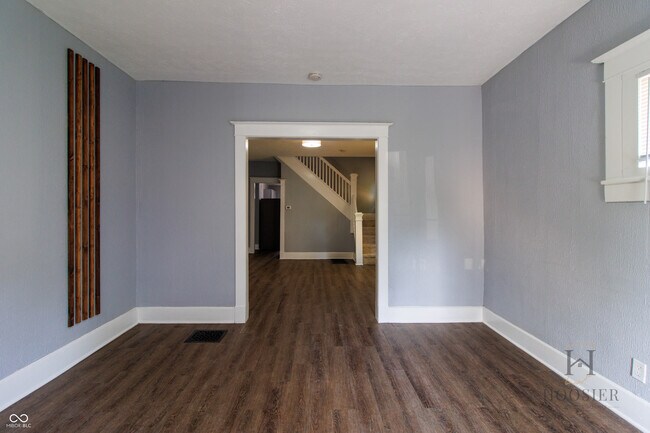 Building Photo - 616 N Temple Ave