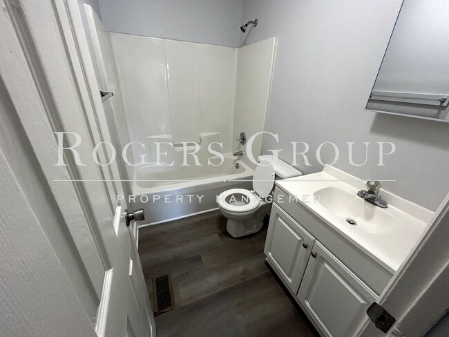 Building Photo - #450 - 236-238 Crozier St Duplex