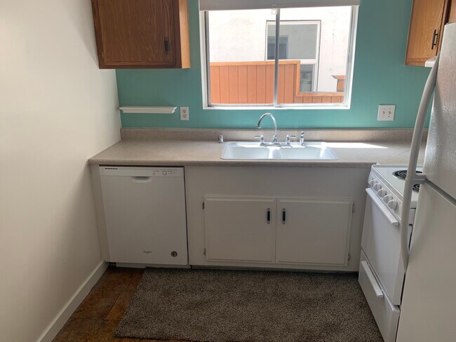 Kitchen - 36 Brooks Ave