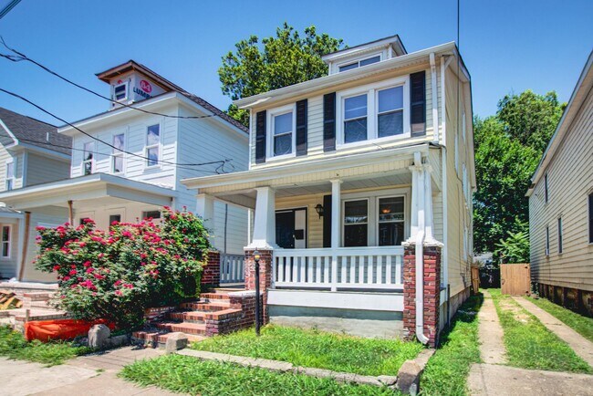 Foto del edificio - 6 Bed, 1.5 Bath Home in Granby School Dist...