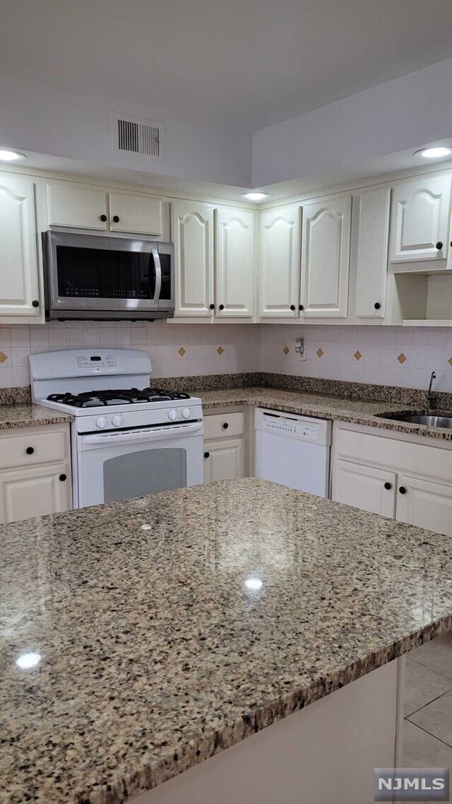 40 Meadowview Ct, Leonia, NJ 07605 Condo for Rent in Leonia, NJ