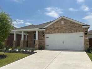 Building Photo - 926 Whispering Winds Dr