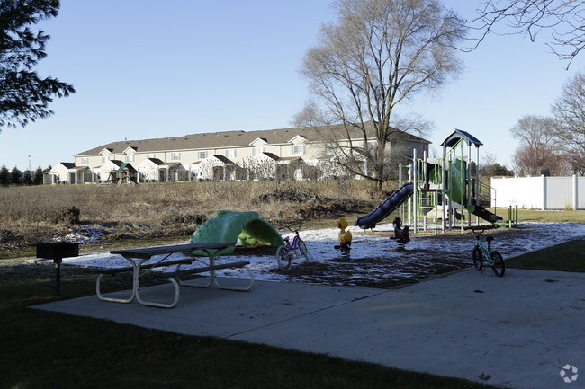 Building Photo - Oak Creek Village Apartments