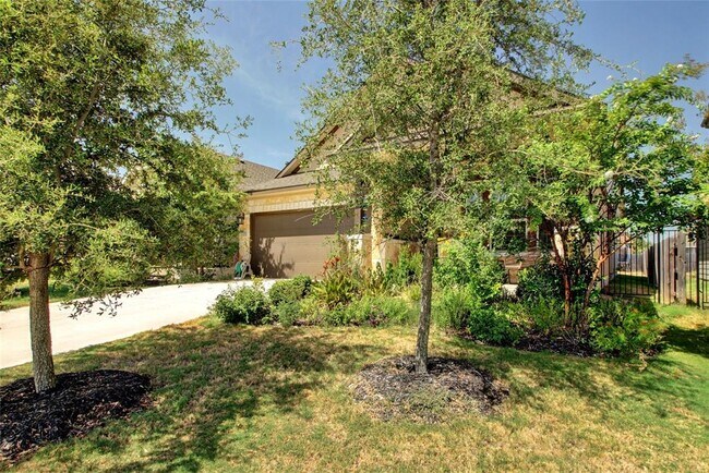 Building Photo - 216 Russet Trl