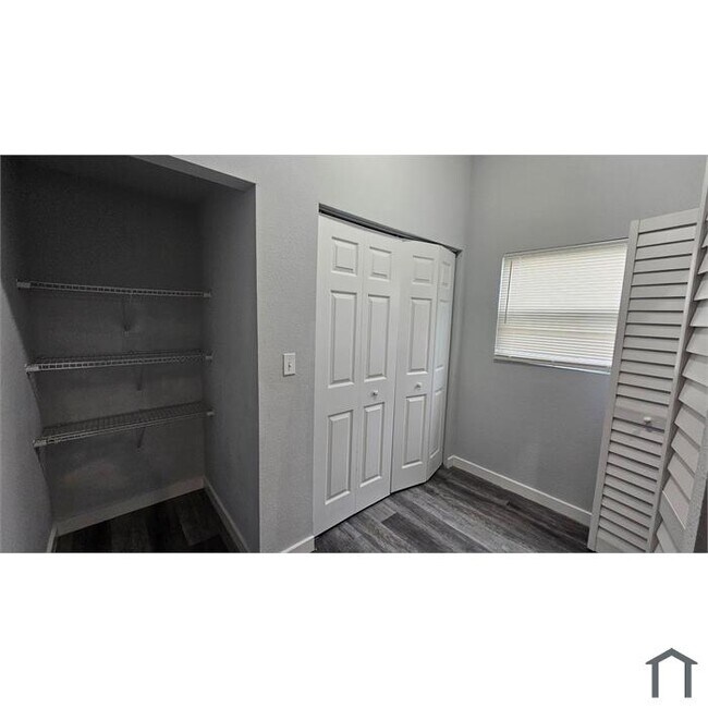 Foto del edificio - 1446 W 23rd St