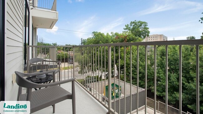 Foto del edificio - 4811 Woodrow Ave