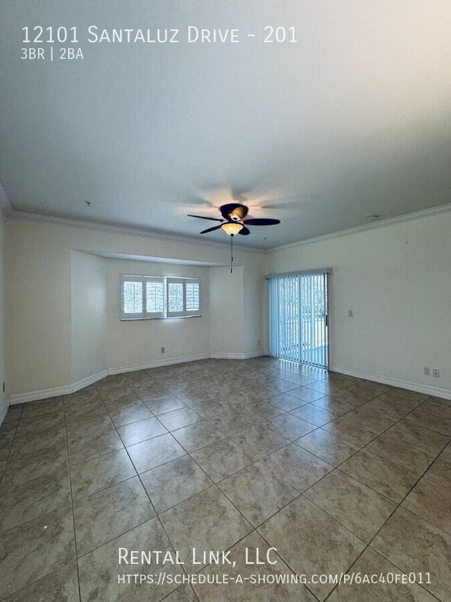 Building Photo - 12101 Santaluz Dr