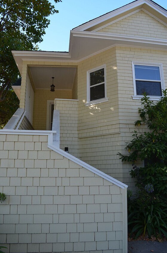 Victorian House - 101 Bayview St