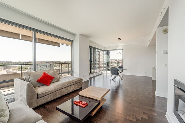 Building Photo - 199 Rue de la Rotonde