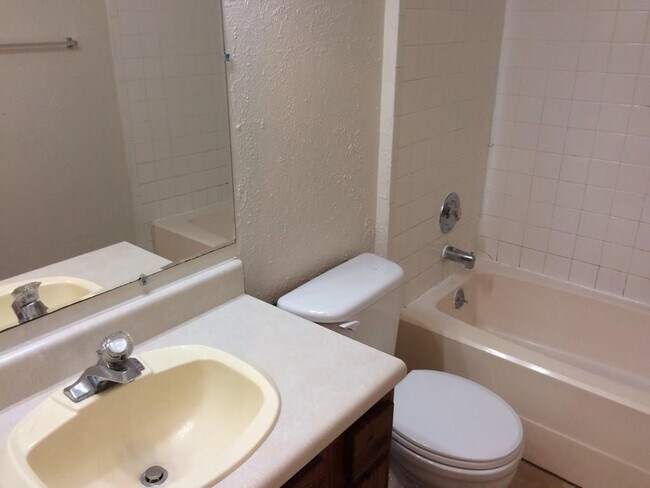 Foto del edificio - 7706 Brodie Ln