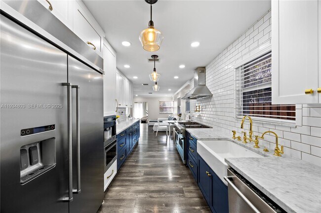 Building Photo - 1523 Monroe St