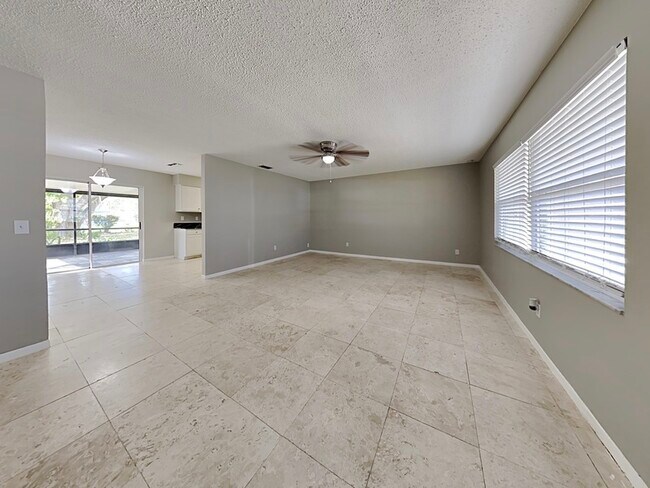 Foto del edificio - 2143 Creek Side Dr