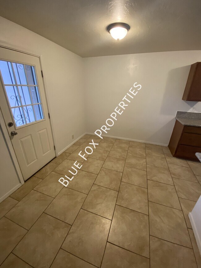 Foto del edificio - 3807 E Dover Stravenue