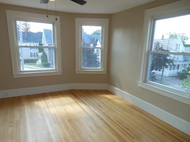 Foto del edificio - 677 Belmont St