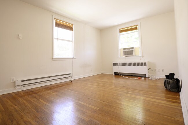 Building Photo - 2337 Haverford Rd