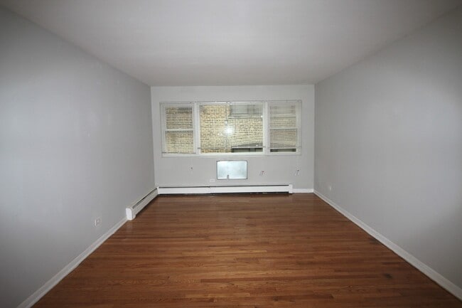 Building Photo - 1642 W Morse Ave