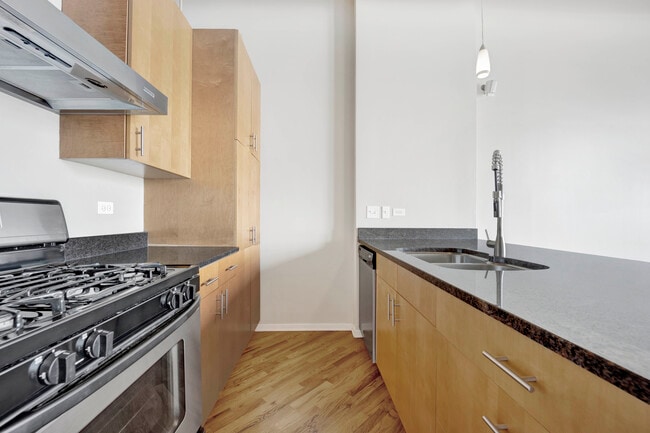 Foto del edificio - 1040 W Adams St