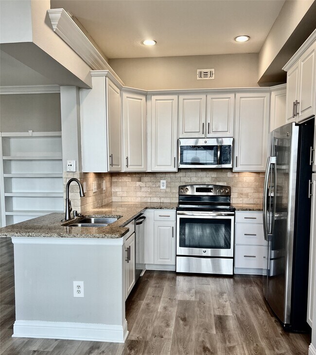 Building Photo - 5353 Memorial Dr
