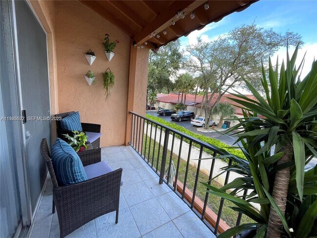 Foto del edificio - 7110 Fairway Dr