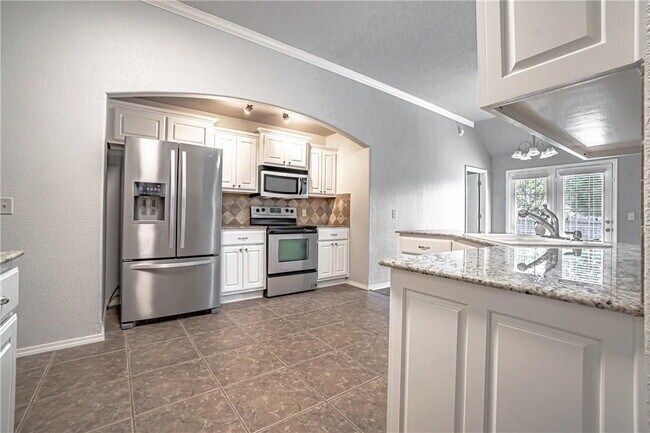 Foto del edificio - Spacious 4BR home in Bentonville with solar panels & Tesla EV charger!
