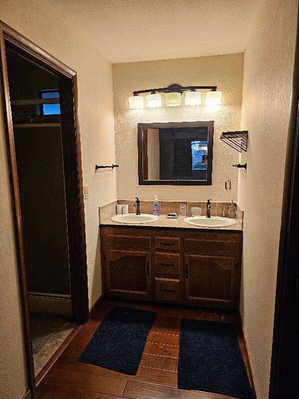Building Photo - 568 Royal Oaks Dr