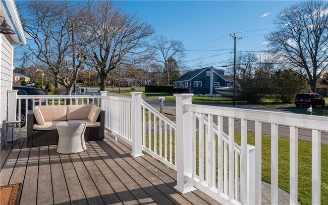 Foto del edificio - 52 Newport Ave