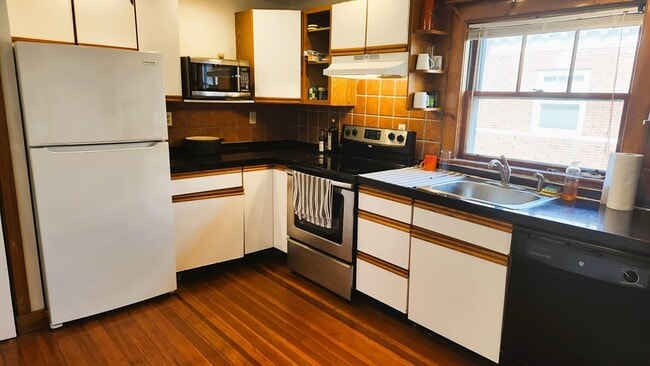 Building Photo - 35 Lee St