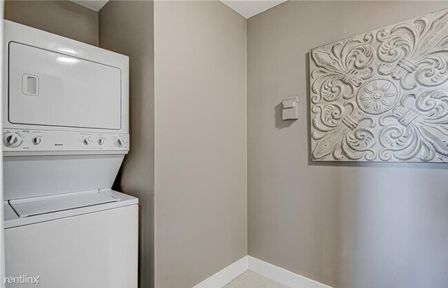 Foto del edificio - 1 br, 1 bath Condo - 810 West 4th Street 304
