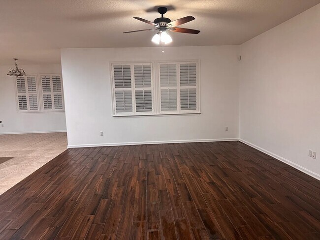 Foto del edificio - 1002 Wetland Ridge Cir
