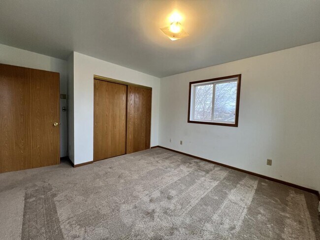 Foto del edificio - 282 Wintergreen Dr