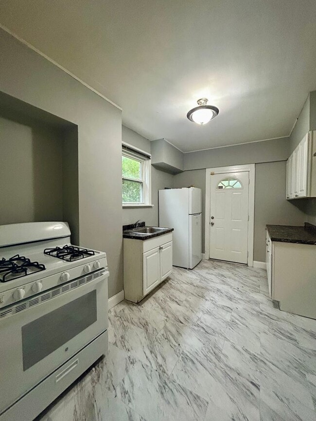 Building Photo - 1311 Oakhill St