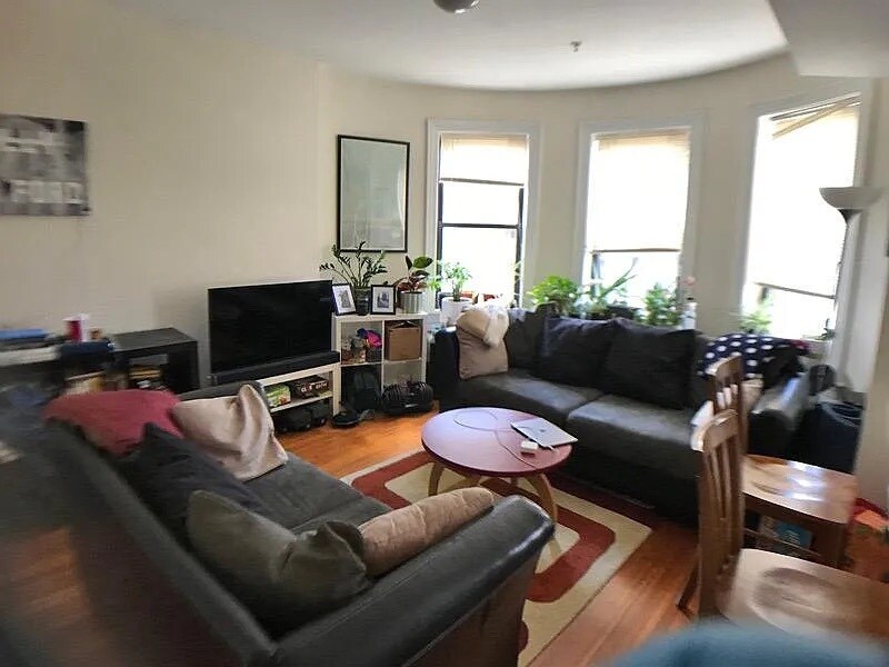 Foto principal - 881 Massachusetts Ave